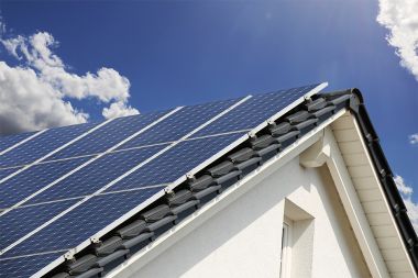 Foto: Einfamilienhaus mit Solaranlage